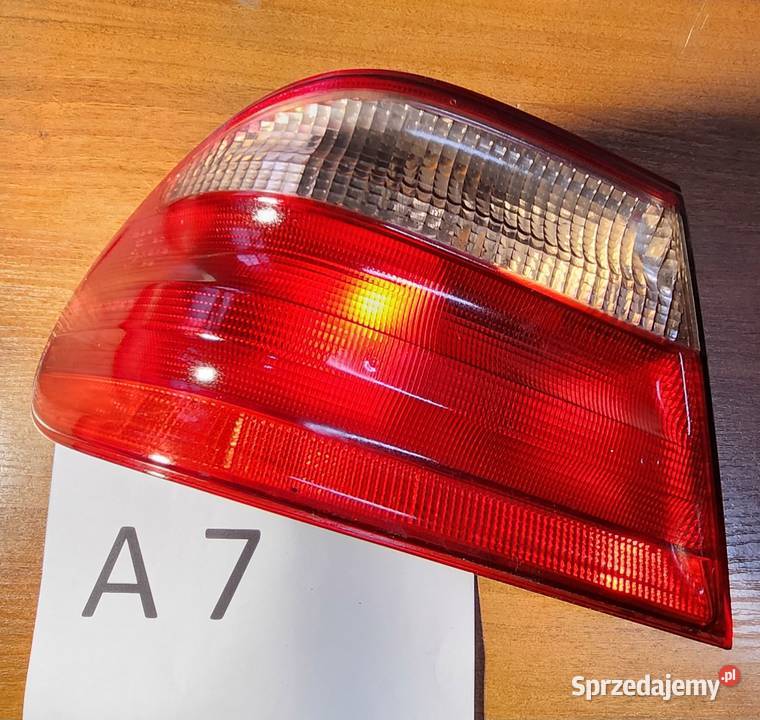 tylna lampa Mercedes W 210