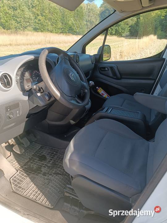 Citroen Berlingo 16HDI 90 z 2016r 1596cm3 Samochody dostawcze Ożarów