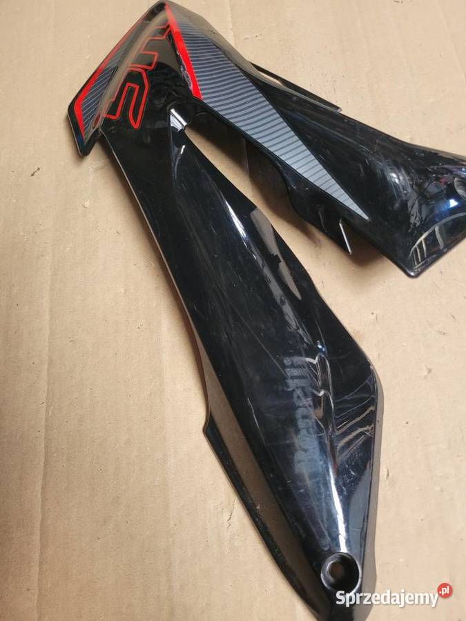 Benelli 125 BN owiewka bok prawa plastik osłona Nowy Tomyśl