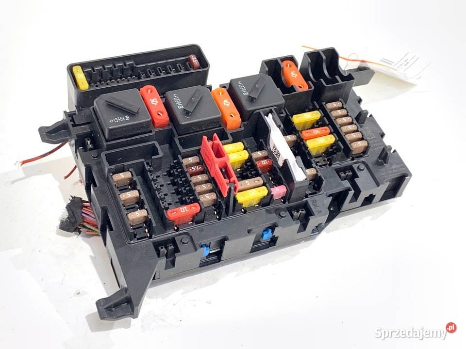 SKRZYNKA BEZPIECZNIKÓW BMW F39 9360501 Crossover sprzedam