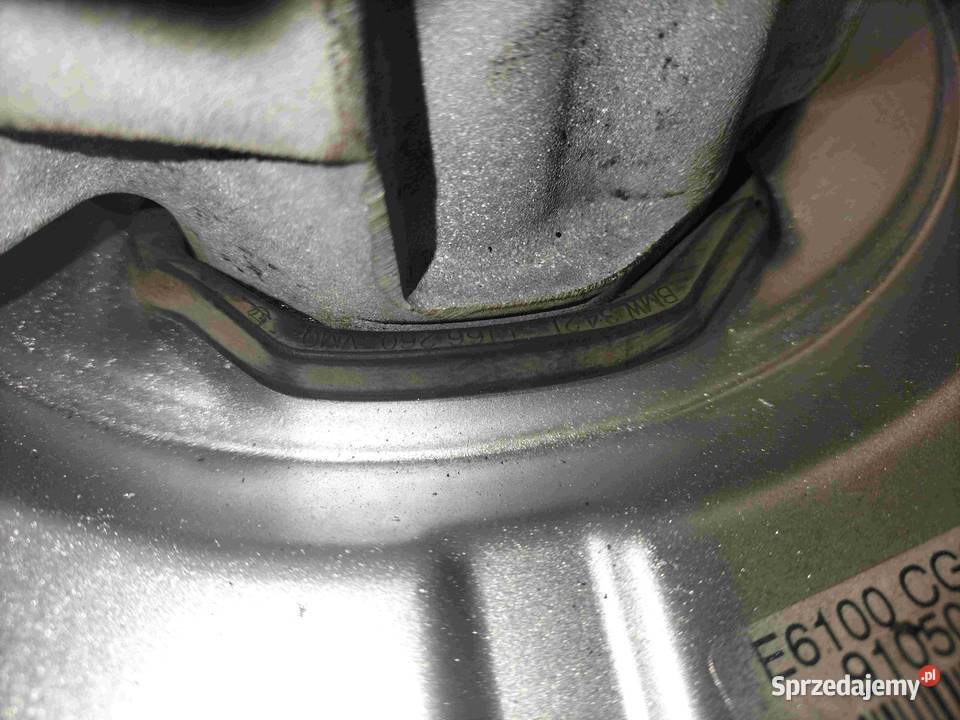 Zwrotnica tylna prawa BMW E60 E61 REGENERACJI do Poręba