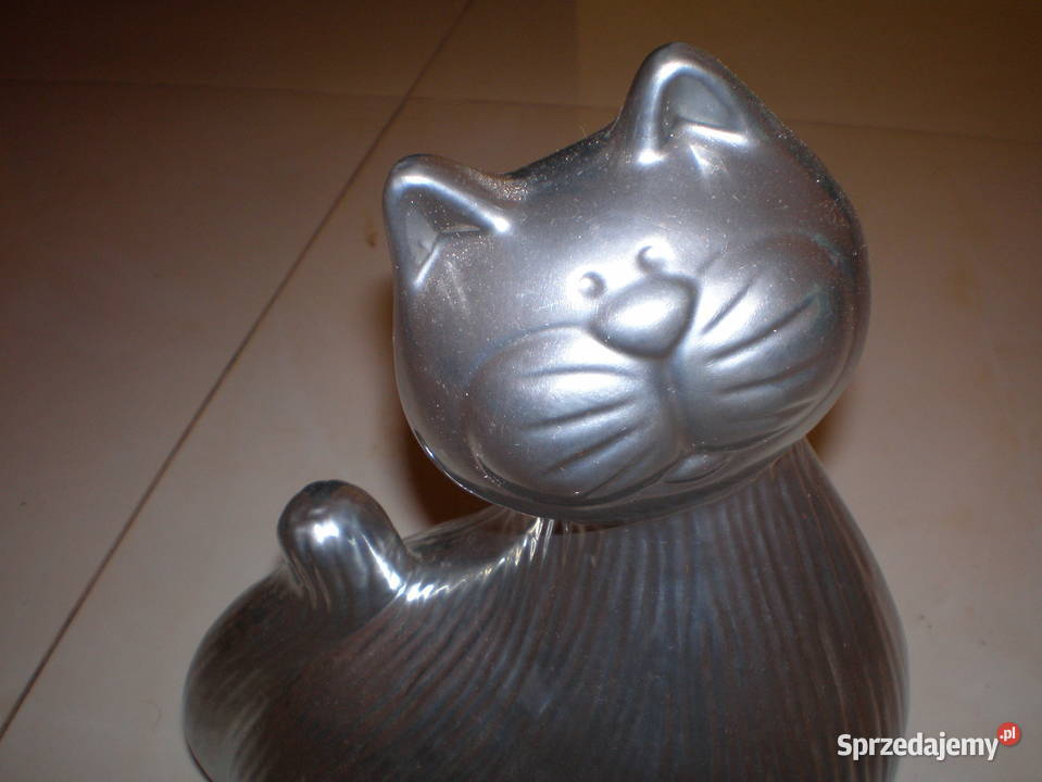 Sprzedam figurkę kota w kolorze popielatym stan Pozostałe Nowy Żmigród