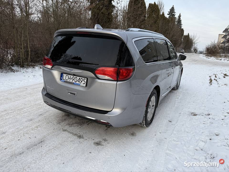 Chrysler Pacifica 2018 r 36 bogate wyposażenie lakier metallic Chełm
