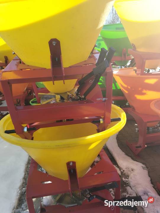 Rozsiewacz Lejkowy do Nawozu 300 l 3 dźwignie Sokółka