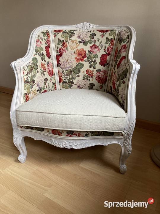 Dębowy fotel ludwikowski