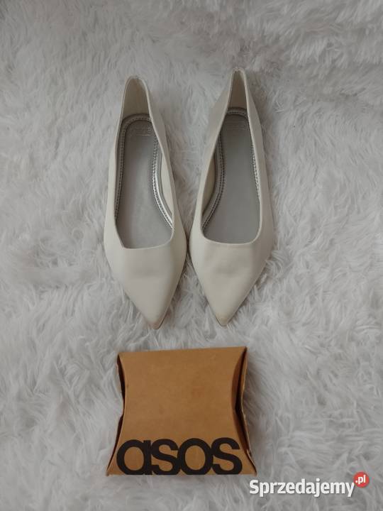 39 ASOS Design Białe baleriny wieczorowe z Kraków