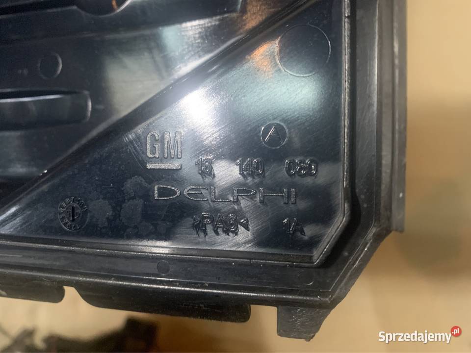 Skrzynka bezpieczników 13140089 opel corsa c