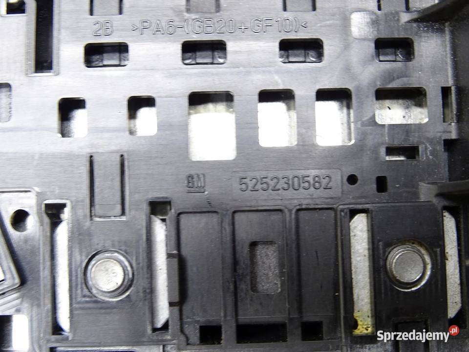SKRZYNKA BEZPIECZNIKÓW 13491092 OPEL CORSA E 12 sprzedam