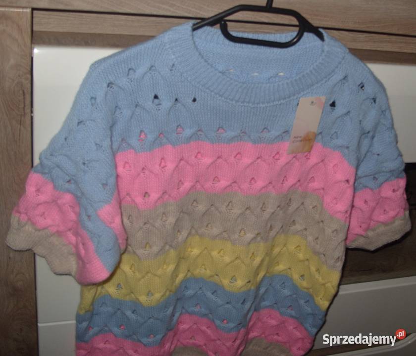 Multi kolorowy sweterek krótki rękaw ML z dekoltem Rawicz