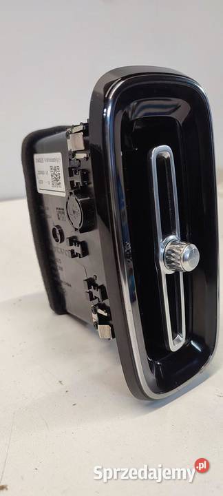 VOLVO XC40 KRATKA NAWIEWU DESKI LEWA 31442625 osobowe