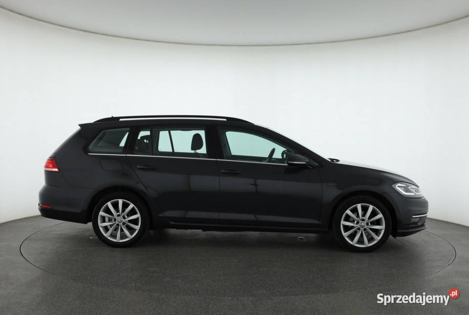 VW Golf 15 TSI asystent pasa ruchu