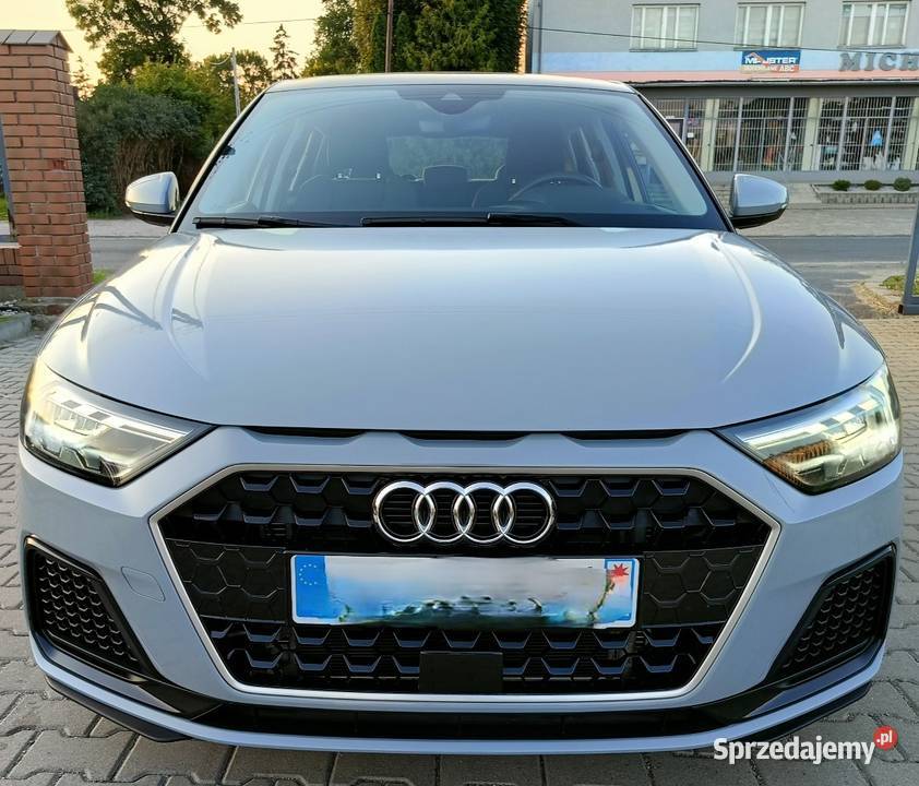 Audi A1 piękny kolor automat niski przebieg full Kawęczyn