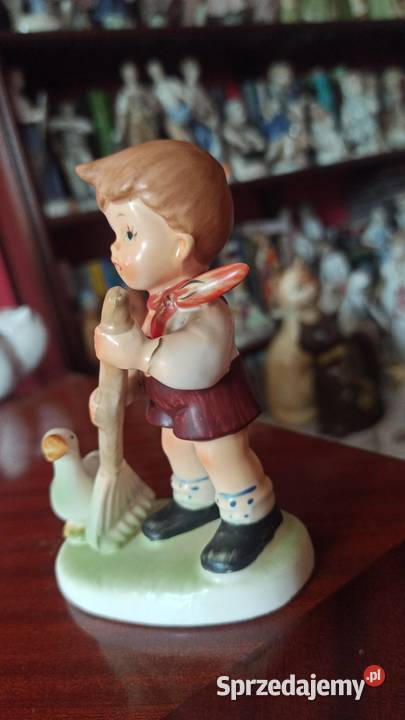 Figurka chłopca z gąską Porcelana i szkło pomorskie Gdańsk