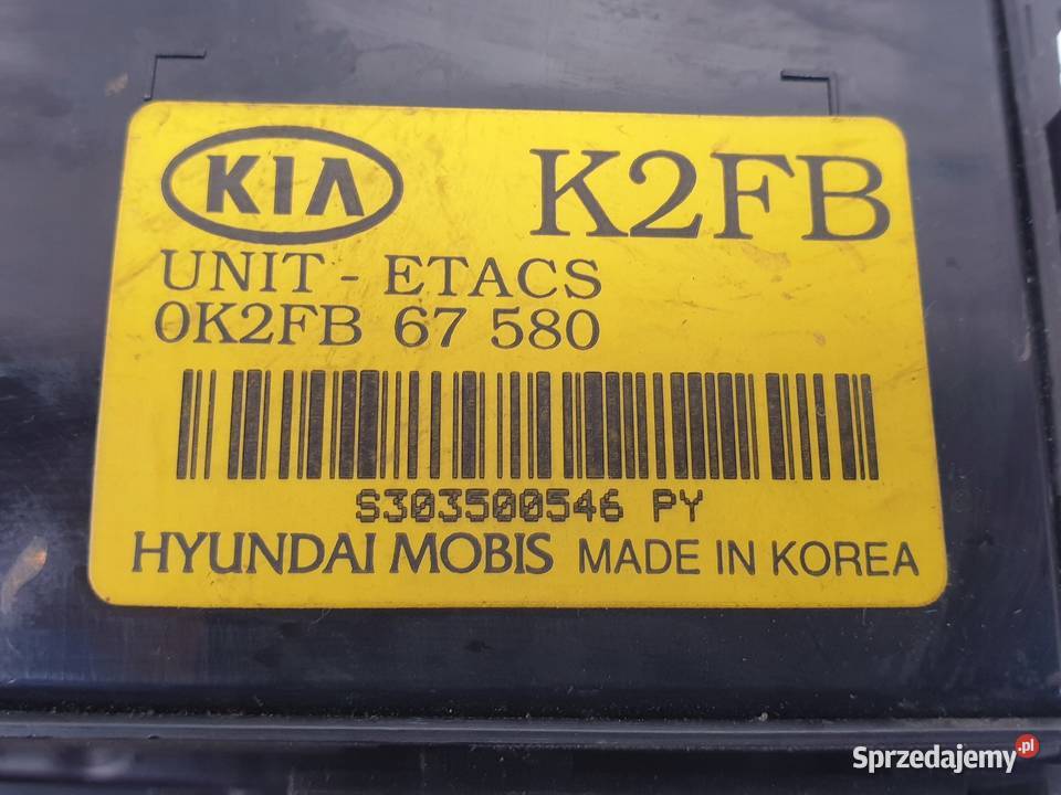 SKRZYNKA BEZPIECZNIKÓW Kia Carens II 20 CRDI