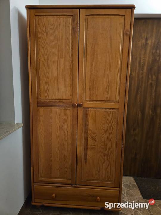 Piękne meble sosnowe do przedpokoju