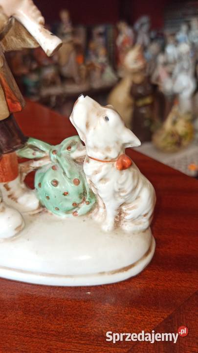 Figurka chłopca grającego na flecie pieskowi Gdańsk