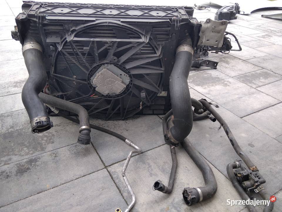 Maska lampy blotnik pas przedni chłodnie F10 11 Dębica