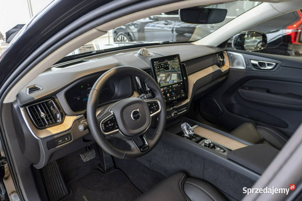 Volvo XC 60 Ultra Dark T6 eAWD plugin hybrid 253 Rok produkcji 2025 Łódź