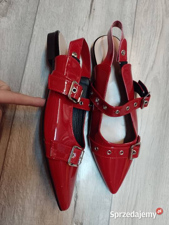 4243 Czerwone baleriny wieczorowe z odkrytą małopolskie Kraków