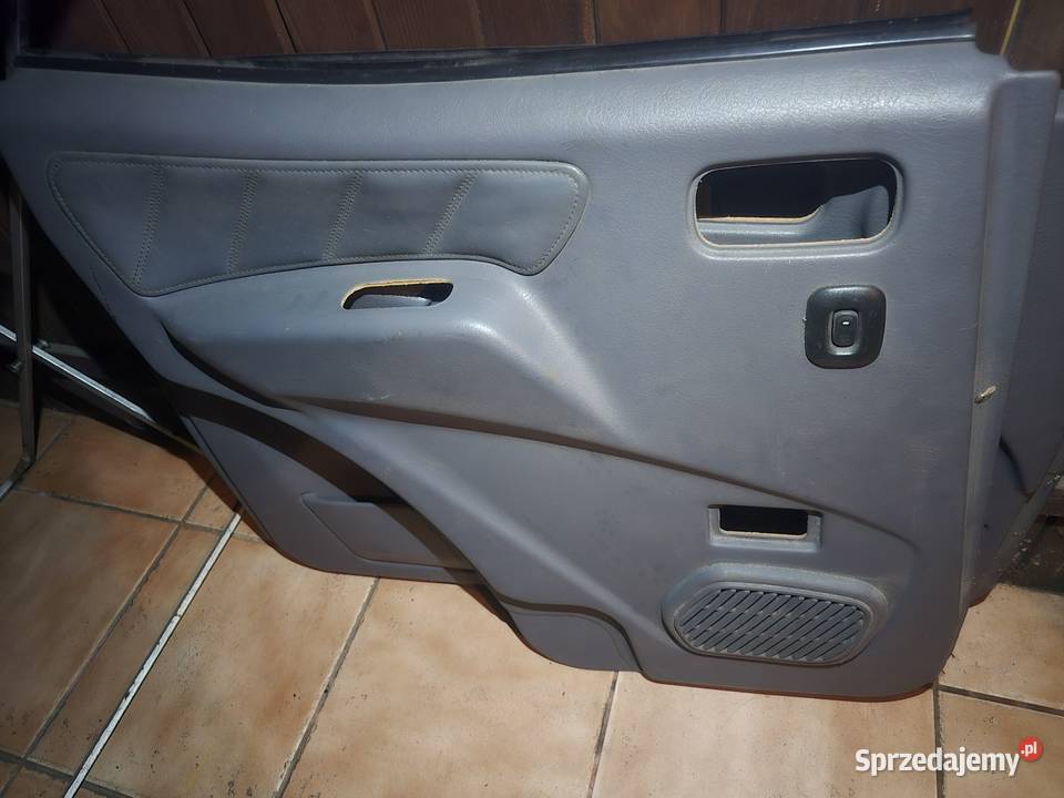 Boczki drzwi Nissan Terrano 2 5D komplet Lotyń sprzedam