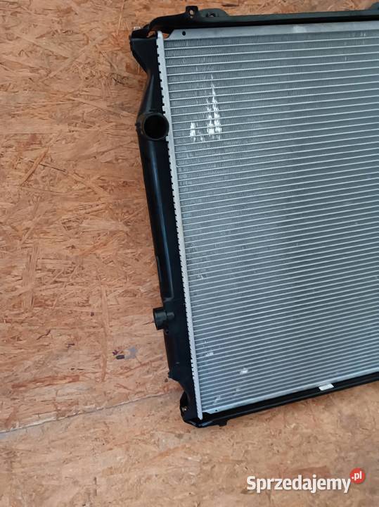 CHŁODNICA WODY TOYOTA LAND CRUISER J90 34i V6 96 osobowe Lampy przednie