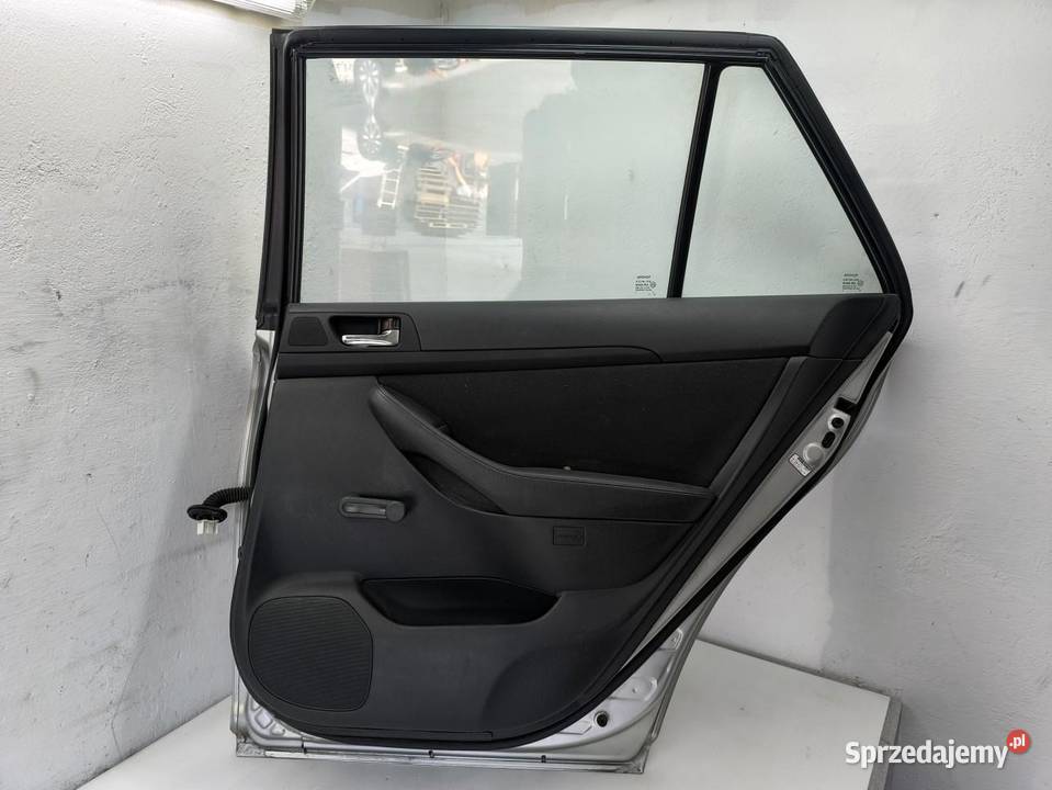 DRZWI PRAWY TYŁ TOYOTA AVENSIS II T25 KOMBI Drzwi