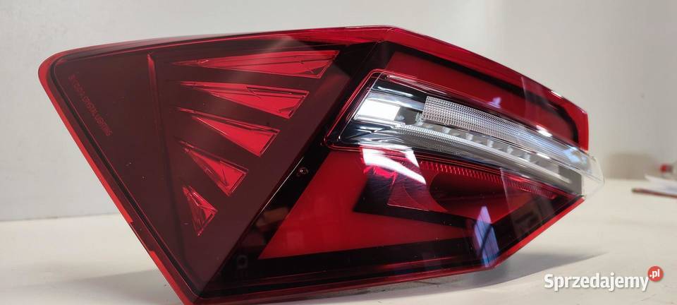 SKODA KAROQ LAMPA LEWY TYŁ 57A945207D osobowe