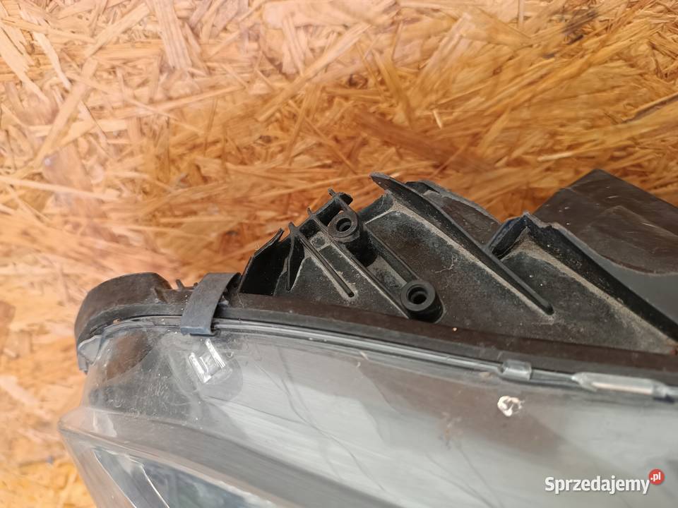 LAMPA PRAWY PRZÓD EU REFLEKTOR A2048209659 Nowy Tomyśl