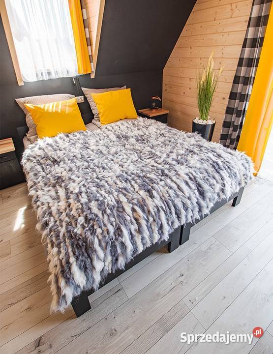Narzuta z owczej skóry białoszara tkana małopolskie