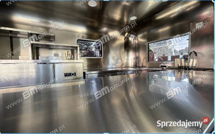 Przyczepa Airstream z efektem lustra mobilna Gastronomiczne Solec Kujawski