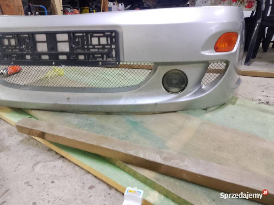 Zderzak z halogenami i kierunkowskazami łódzkie
