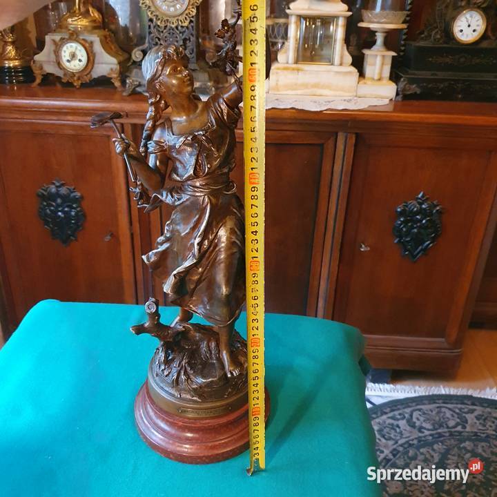 Dużasygnowana figura z cynkalu w super Wrocław