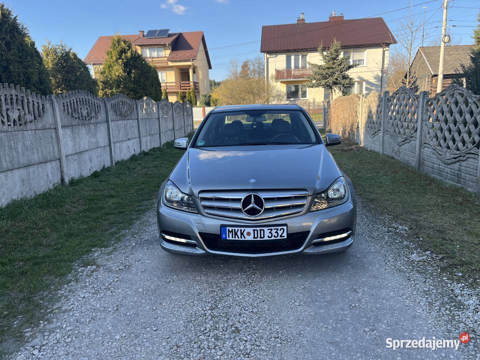 Mercedes w204 18 benzyna Rok produkcji 2011 Morawica