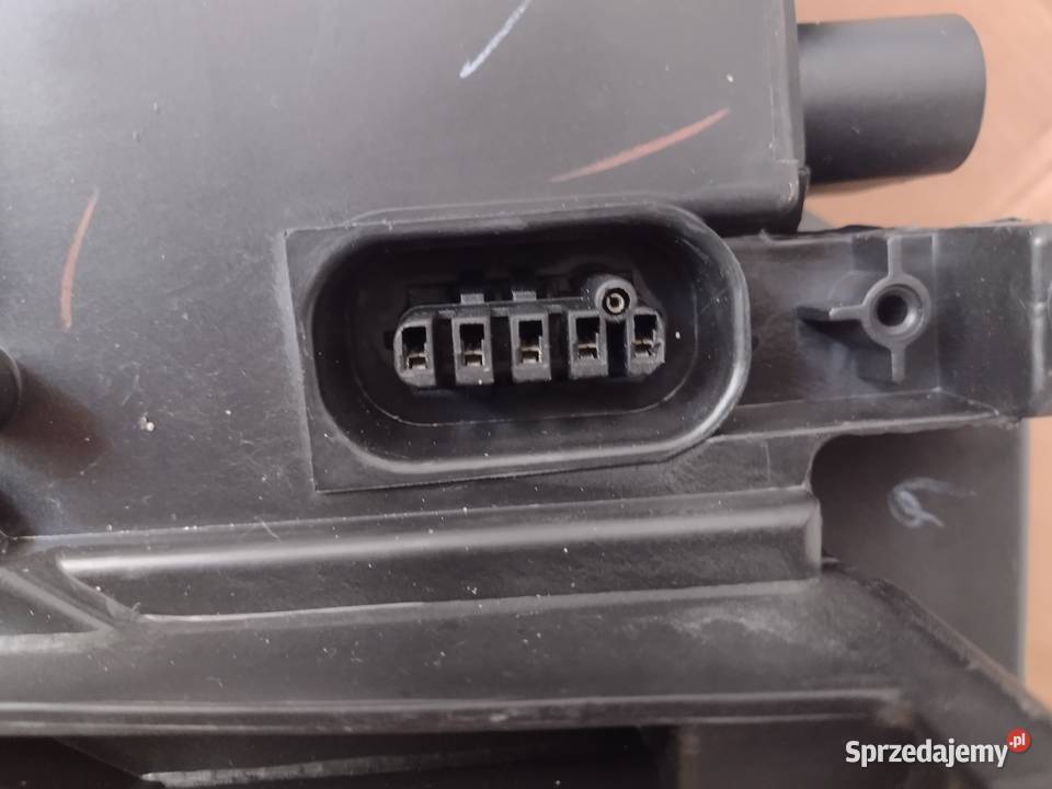 Lampa przód prawy Audi A6 C6 firmy Depo stan nie osobowe