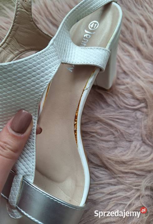 Śliczne białe wężowe sandałki buty na obcasie małopolskie Kraków sprzedam