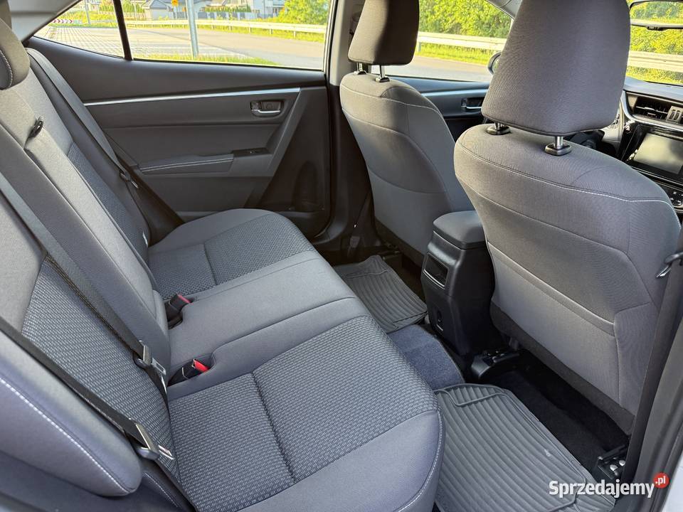 Toyota Corolla 16 benzyna Salon srebrny Corolla Radzymin