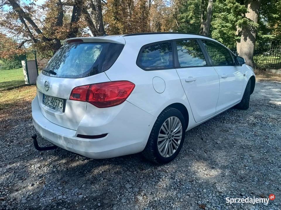 Opel Astra j Sport Tourer 17 cdti HAK podkarpackie