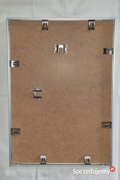 Aluminiowa ramaantyrama w srebrnym kolorze odcienie szarości mazowieckie Warszawa