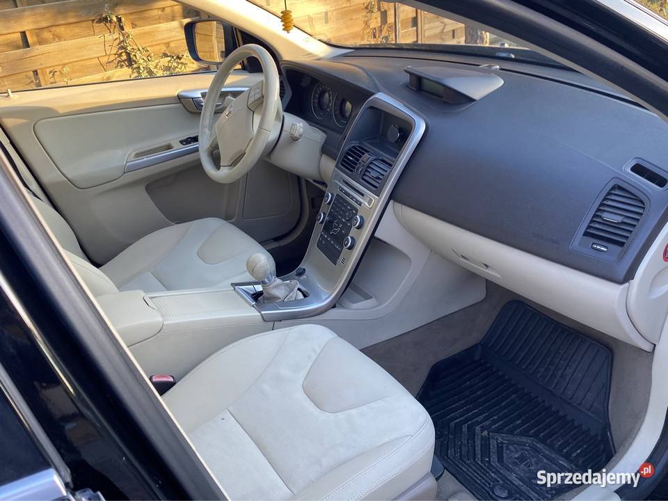 Volvo XC60 24D 4x4 czarny XC 60 Kielce sprzedam