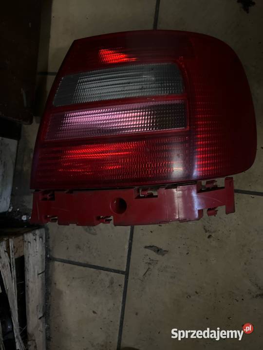 Lampa tyl prawa audi a4 9902 Margonin sprzedam