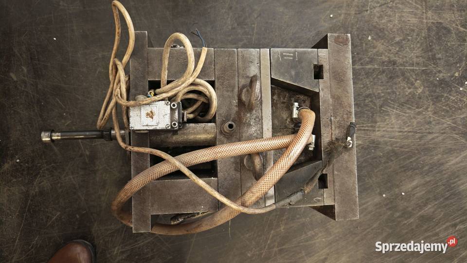 Forma wtryskowa na kubek dziecka i sitko na kran Gdańsk