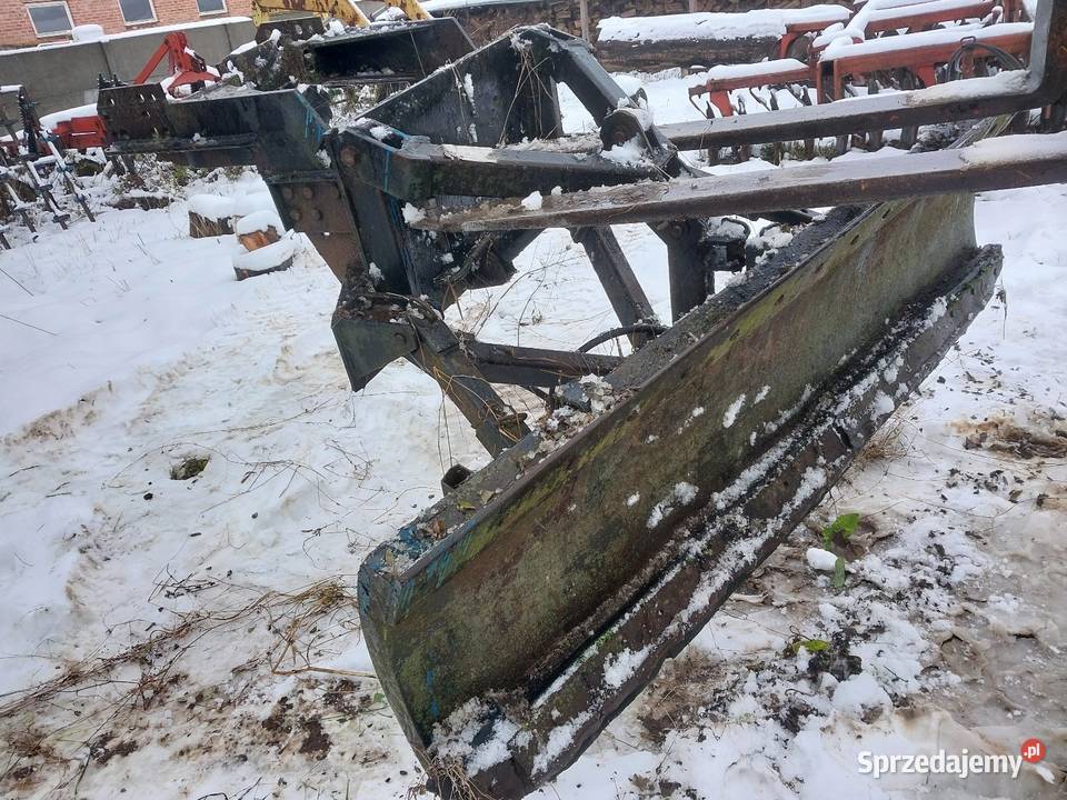 Pług do śnieguspych do ziemi