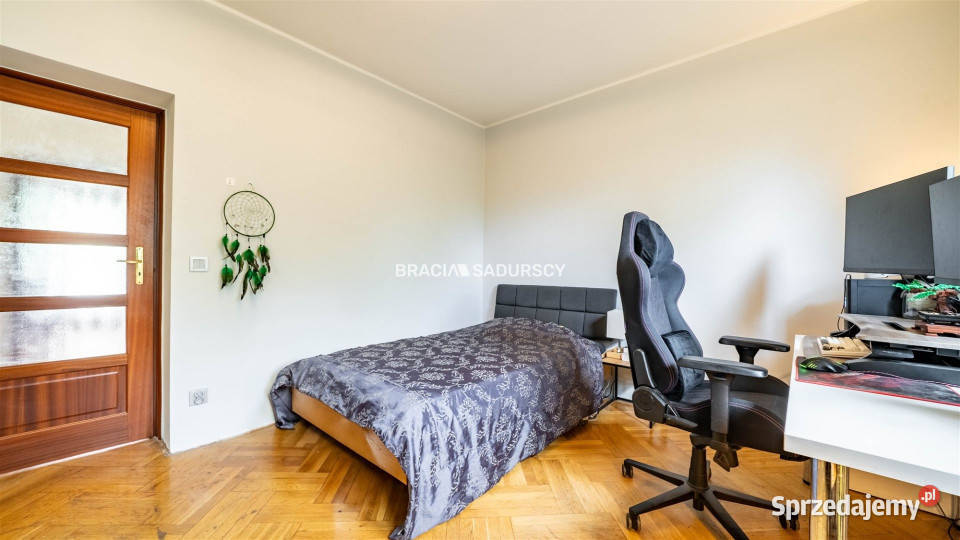 sprzedaży domu wolnostojącego Kraków 364m2 asfalt