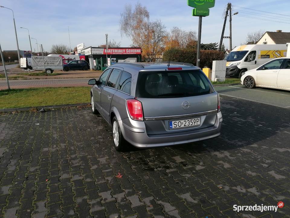Opel Astra 16 benzina 2010 r Rok produkcji 2010 Poznań