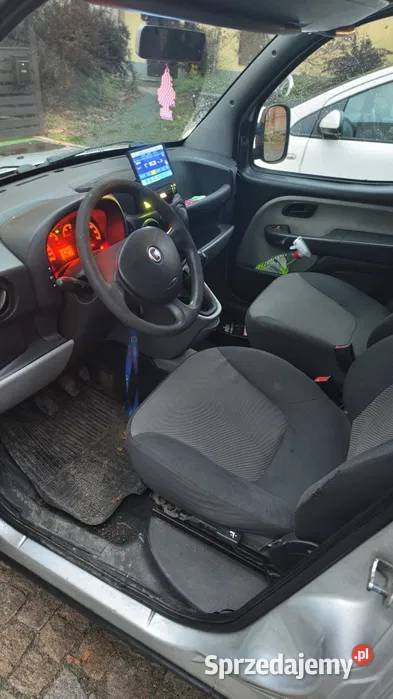 Fiat Doblo Multijet 2008 Srebrny garażowany Orneta