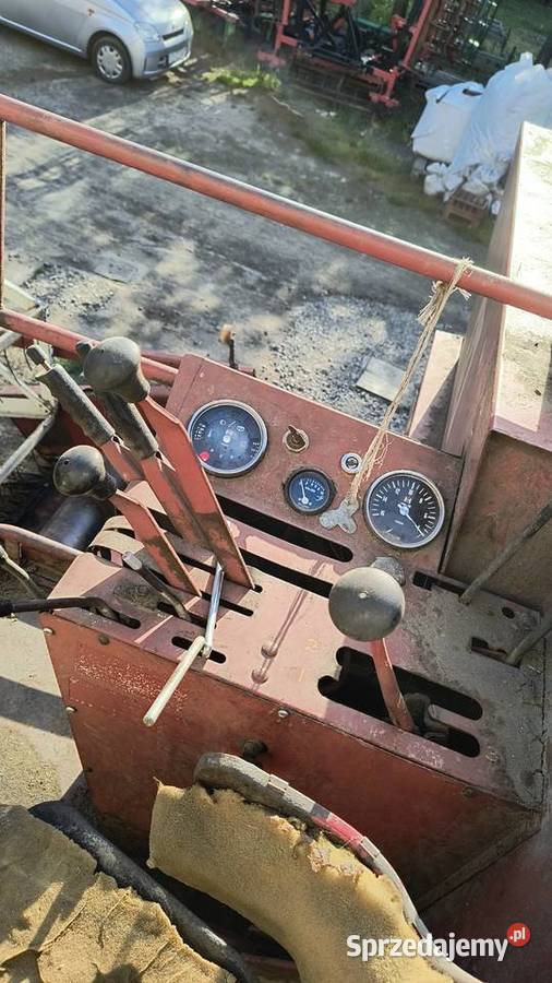 Kombajn zbożowy International 322 Grodziec