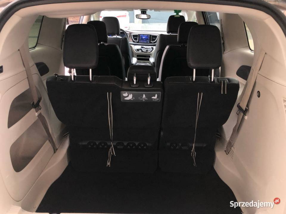 Chrysler Pacifica ładny Rok produkcji 2017 Tychy