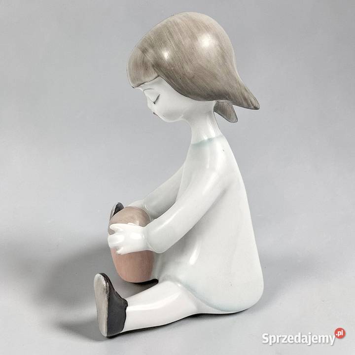 dziecko z wiaderkiem lalki art deco Hollóhza