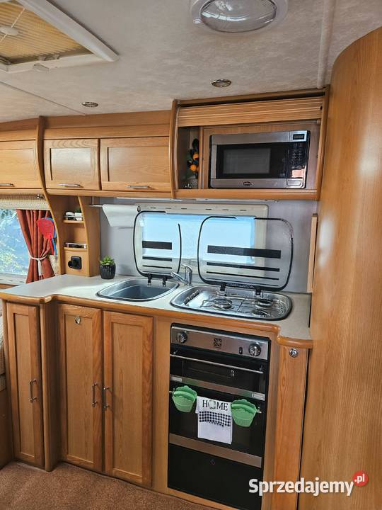 Przyczepa kempingowa z magazynem energii Compas Otwock