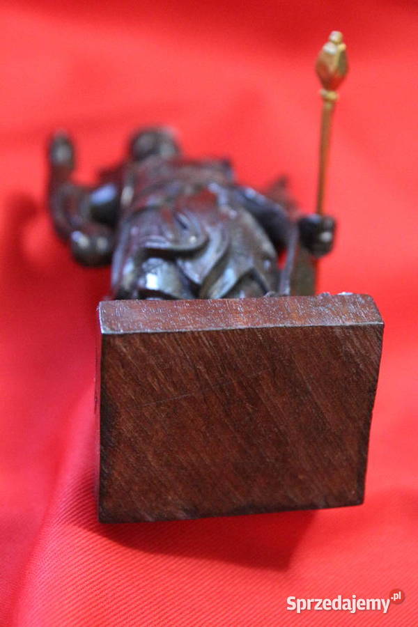 Wojownik Drewniana rzeźba Figura dalekowschodnia Sokółka